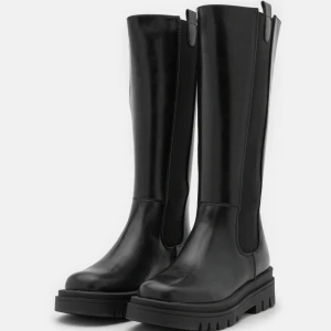 Stövlar  - Snygga stövlar som aldrig är använda!! Storlek 39 och är ifrån Zalando 