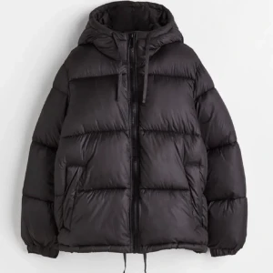 Jacka - Jättefin och skön vinterjacka från hm i strl M, skriv privat för mer info och egna bilder!💓