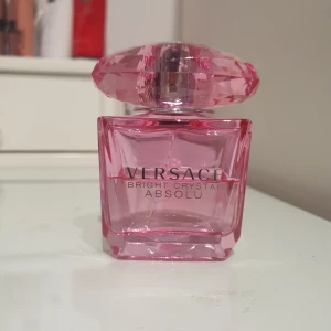 Versace bright crystal parfym - Relativt nyinköpt parfym som förvarats mörkt. 
