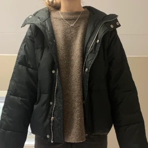 Jacka från Nakd - Pufferjacka från nakd🙌🏼🙌🏼 endast använd en vinter så i jättebra skick!! 