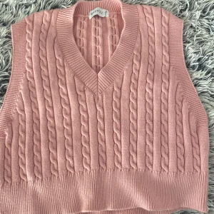 Vest  - En ljus rosa vest som användts 2 gånger i jätte bra skick. Storlek xs❤️för 90 kr och frakt❤️