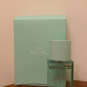 Le cial  - Säljer min parfym från caia💙 nypris 600kr