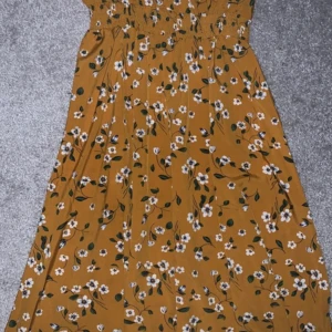 Klänning  - Klänning med resår i midjan 