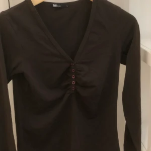 brun tröja - en brun tröja från flash storlek s