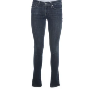 Jeans  - Säljer dessa skit snygga Levis jeans i ny skick 💘säljer de pga att de är för små för mig! 