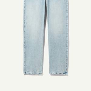 Super fina weekday jeans i modellen Arrow, har tyvärr blivit lite för stora på mig! Sparsamt använda. 