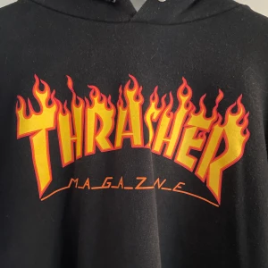 Thrasher hoodie - En tröja av märket thrasher mycket bra skick, säljer för att den inte har kommit till nån användning 