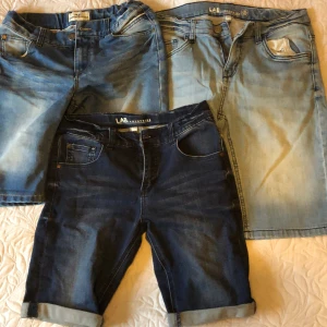 Shorts strl 164 - Jeans shorts, 3 st i gott skick. 100 sek/st. 