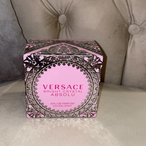 Versace Perfym  - Säljer min perfym på 50 ml har bara testat den de kanche är minns 45 ml kvar säljer till bra pris 