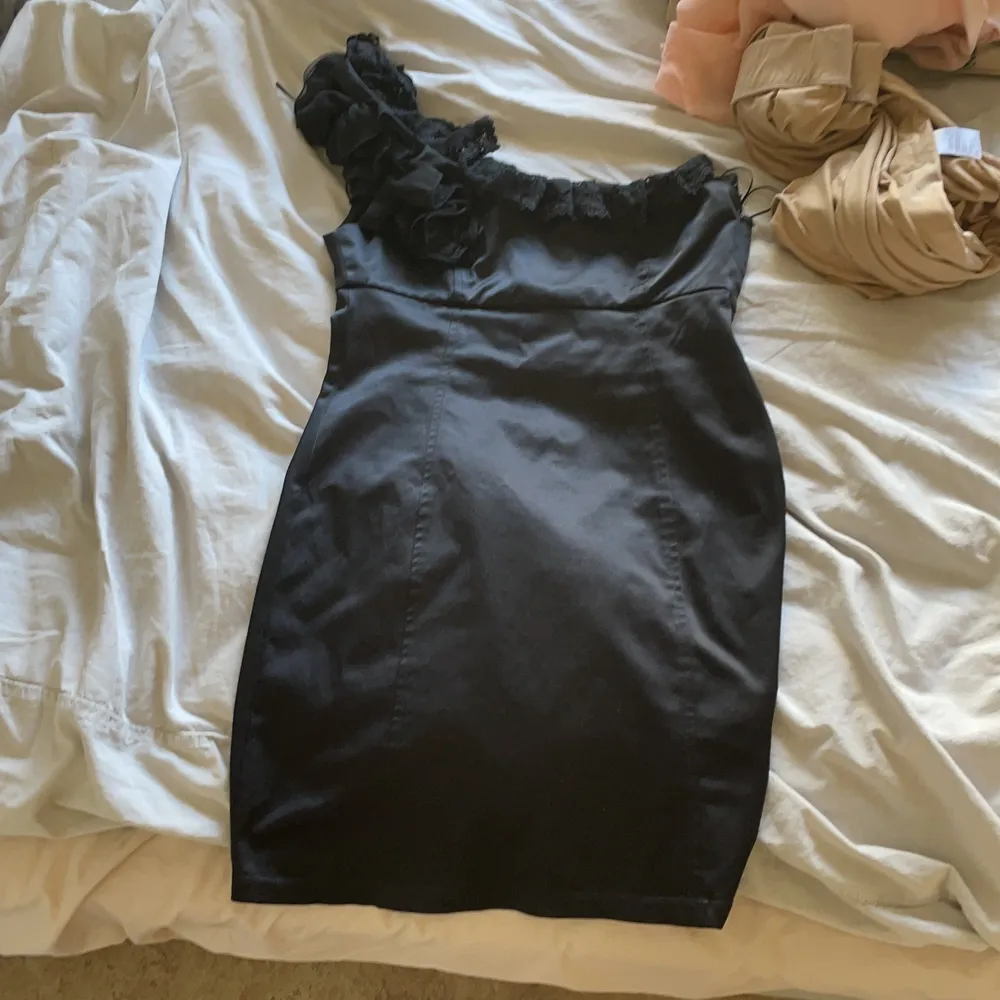 Jätte fin svart klänning oanvänd i strl M. Klänningar.