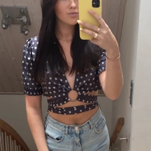 Säljer denna fina topp från AFJ x Nakd. - Använd endast 1 gång. Säljer för att den är för stor för mig ☺️