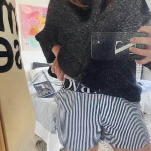 Jättefina shorts från okänt märke, köpte på arkivet☺️☺️dessa är så fräscha och sköna perfekta till sommaren. Står ingen storlek men skulle gissa på S/M! Passar till typ allt!🥰