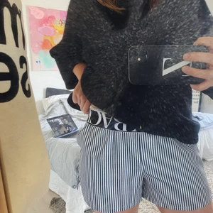Shorts  - Jättefina shorts från okänt märke, köpte på arkivet☺️☺️dessa är så fräscha och sköna perfekta till sommaren. Står ingen storlek men skulle gissa på S/M! Passar till typ allt!🥰