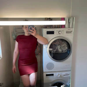 Klänning från Samsøe Samsøe  - Fin klänning med öppen rygg från Samsøe Samsøe i väldigt fint skick 