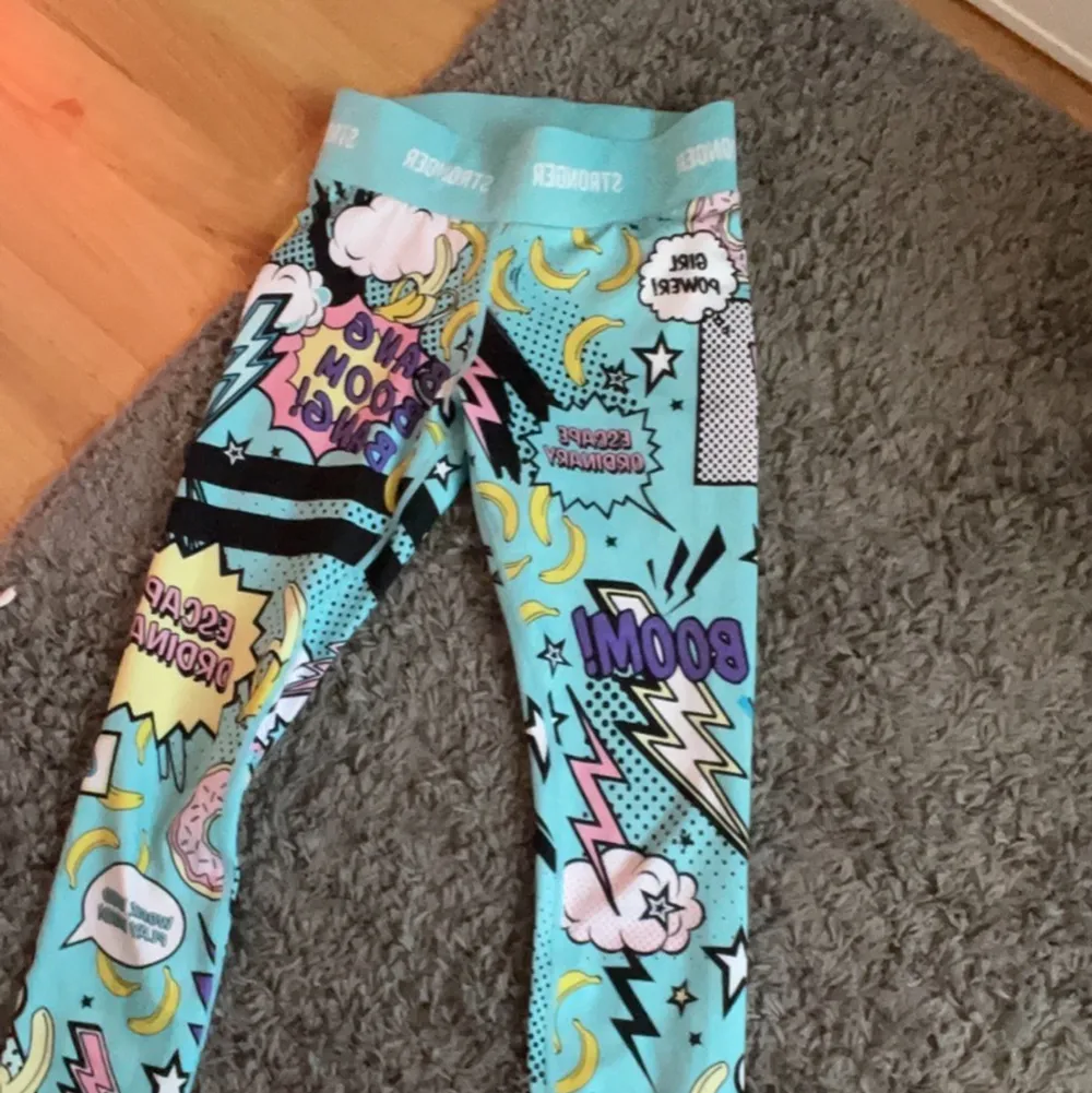 Säljer dessa eftersom jag har använt dessa en enda gång vet inte varför! Men säljer dem iallafall för 499kr inklusive frakten! Köpte för 799kr på deras hemsida! Har till och med förpackningen kvar (den skickas med) de är i storlek S!❤️kom privat för intresse, frågor eller köp! . Farkut & Housut.