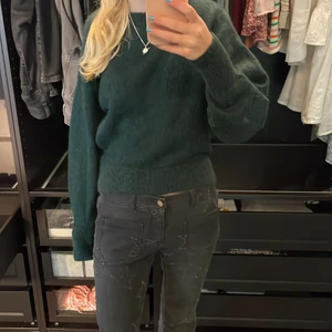 Stickad other stories tröja!  - Säljer en så fin stickad grön tröja från other stories. Köpt på sellpy som ny och aldrig använd av mig. Hör av er för mer info❤️