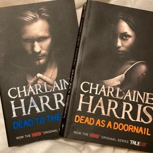 Böcker  - Dessa två böcker är i bra skick och helt olästa. Har även tredje boken, så säljer dem som en trilogi. Alla böcker för 50kr. 