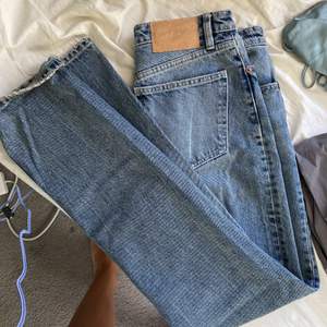 Jättefin blå tvätt i dessa jeans, har blivit för små för mig så kan tyvärr inte längre använda. Köparen står för frakten 🦋💙
