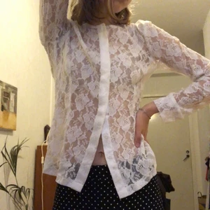 Spetsskjorta - Fin spetskjorta i bra skick! 🌷🌷