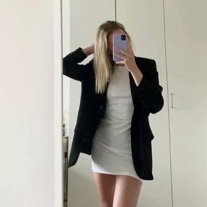 vit klänning - klänning från chiquelle ❤️