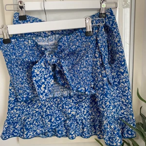 Linne+kjol sett  - Använd en gång, ser ut som nytt. Man kan antigen ha knytning fram på linnet eller ta bort.