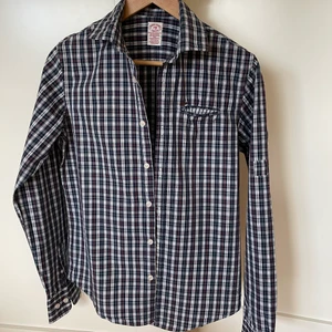 Skjorta - Fint skick. Lite använd. Köparen betalar frakten.