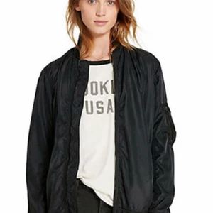 Bomber jacka ny - Ny jacka från denim and supply Ralph Lauren strl s. Nypris 1999 kr. Prislapp sitter kvar. Aldrig använd. 