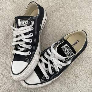 Svarta converse skor i storlek 37.5🖤använda sparsamt 