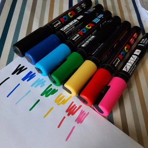 NYA POSCA PENNOR - 7 st poscapennor (ingen vit) som jag säljer. Köpta för 359 kr på panduro. Använda på en liten tavla bara så rätt bra skick. Köpare står för frakt.