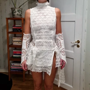 Up-cycled crochet dress - Studio Gavelin (jag)  Sydd från vintage virkat tyg. Passar storlel 34/XS.
