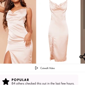  Satin klänning - Champagne färgad satin klänning stl 34 men passar även 36, formar kroppen fint. Köpt från prettylittlething endast använd en gång säljs för ingen användning. Nypris 350kr  ❗️Skriv privat för mer info och bilder❗️