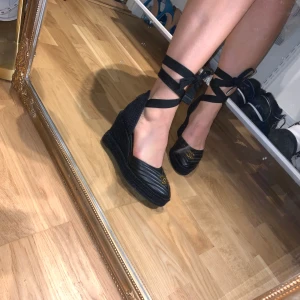 Komis & Komis  - Kilklackar Komis & Komis