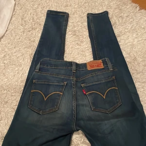 Lowwaisted Levis jeans - 535 super skinny jeans, storlek 24🌸 
