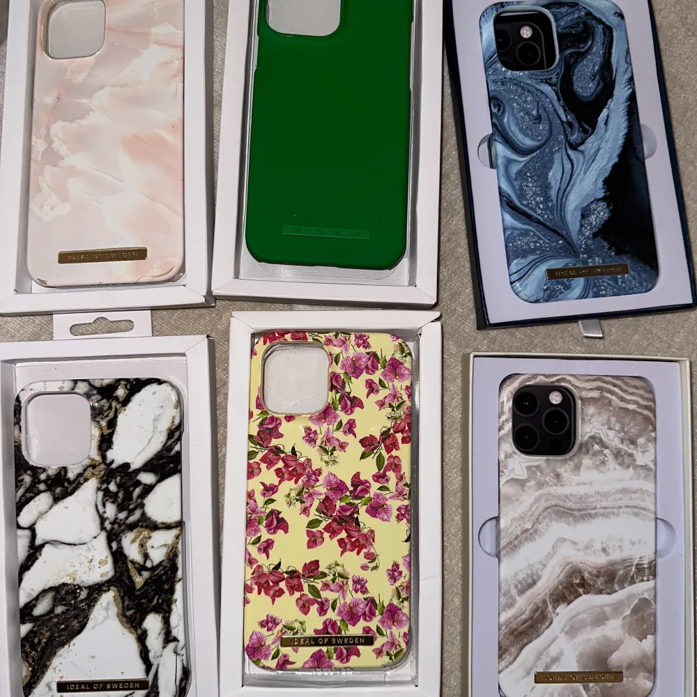 Säljer mobilskal för iPhone 12 PRO Max. Skalen är som nya. Silikonskalen är från Holdit och Ideal of Sweden är resterande. 100kr/st.  Blomskalet såld! Svart/beige/leopard såld!. Övrigt.