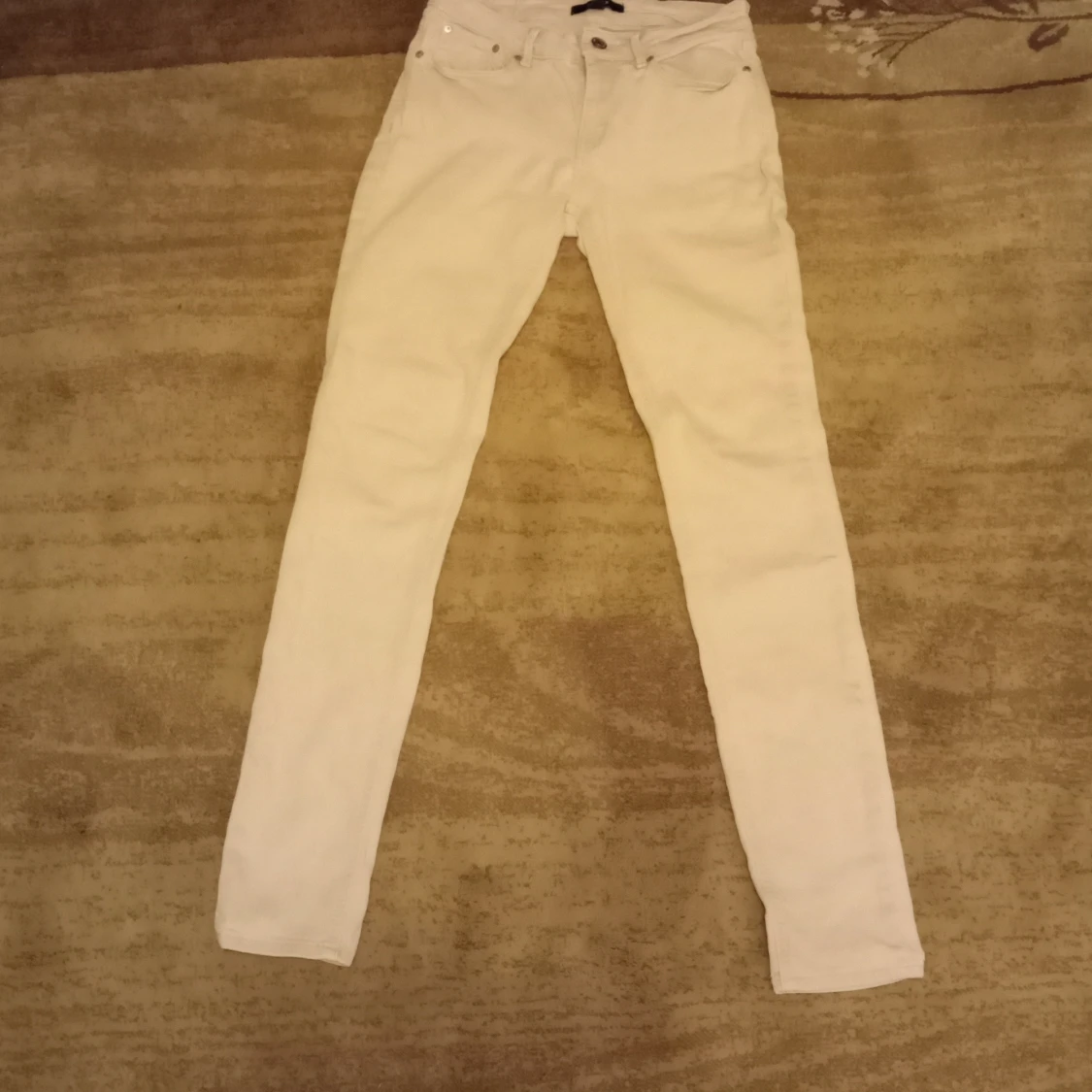 White  not bagge but not really on you.  - 91