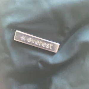 Vinter jacka  - En helt ny och oanvänd vinterjacka.jag köpte den för 800kr.