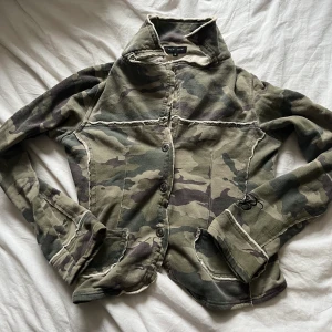 Super cool militär jacka  - Supercool militär jacka💋croppad i modellen m knappar! 