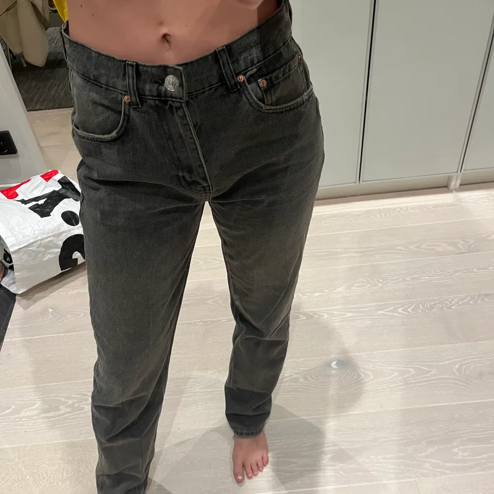 Jätte snygga lågmidjade jeans från Gina. Säljer då dom e för stora för mej. . Jeans & Byxor.