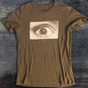 Cultcrew tshirt (large) - Cultcrew tshirt true to size, fint skick!