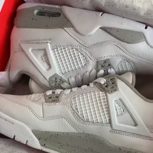 Jordan 4 white oreo - Säljer nu mina jordan 4 white oreos, köpta på soldout och är som i ny skick. Kvitto finns givetvis.☺️