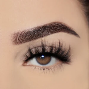 Aicha lösfrans - Aicha är en wispy look. She is a little playful. Det finns inga regler på när du kan använda dessa baddies. • Veganska • Cruelty-free • Handgjorda • återanvändbara upp till 20-25 gånger • FRI FRAKT på hemsidan