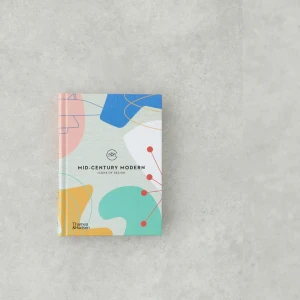 Prydnadsbok - En söt liten bok i storlek 13,5 x 2,3 x 18,5💓 Den gick tyvärr inte som ja hade velat på mitt bord så hoppas på att den kan pryda nån annans hem! Den köptes på Gina tricots ”home” sida för 159kr, säljer den för 100kr! Men priset kan diskuteras💓