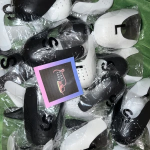 Crease Skydd - CREASE SKYDD!  Finns i alla storlekar 35-47 Finns i vitt o svart  Ett par 50 kr MED FRI FRAKT ÖVER HELA SVERIGE!🚚🚚  skriv här eller på instagram @kickzyard