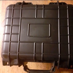 Åtelkamera  - Hunter Premium Med minneskort och stöt tålig väska.Användarvänlig och robust viltkamera med stöd för SIM-kort, så att man kan skicka bilder till telefon/e-post. MINNESKORT INGÅR  MEN INGET SIM-KORT Använd 1 gång