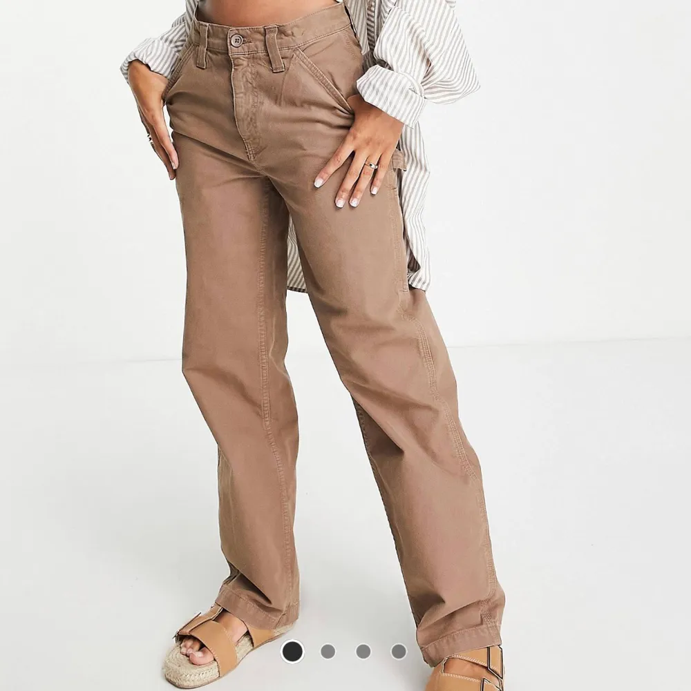 💞Säljer dessa helt nya cargo pants från asos, lapparna sitter kvar!!💞. Jeans & Byxor.
