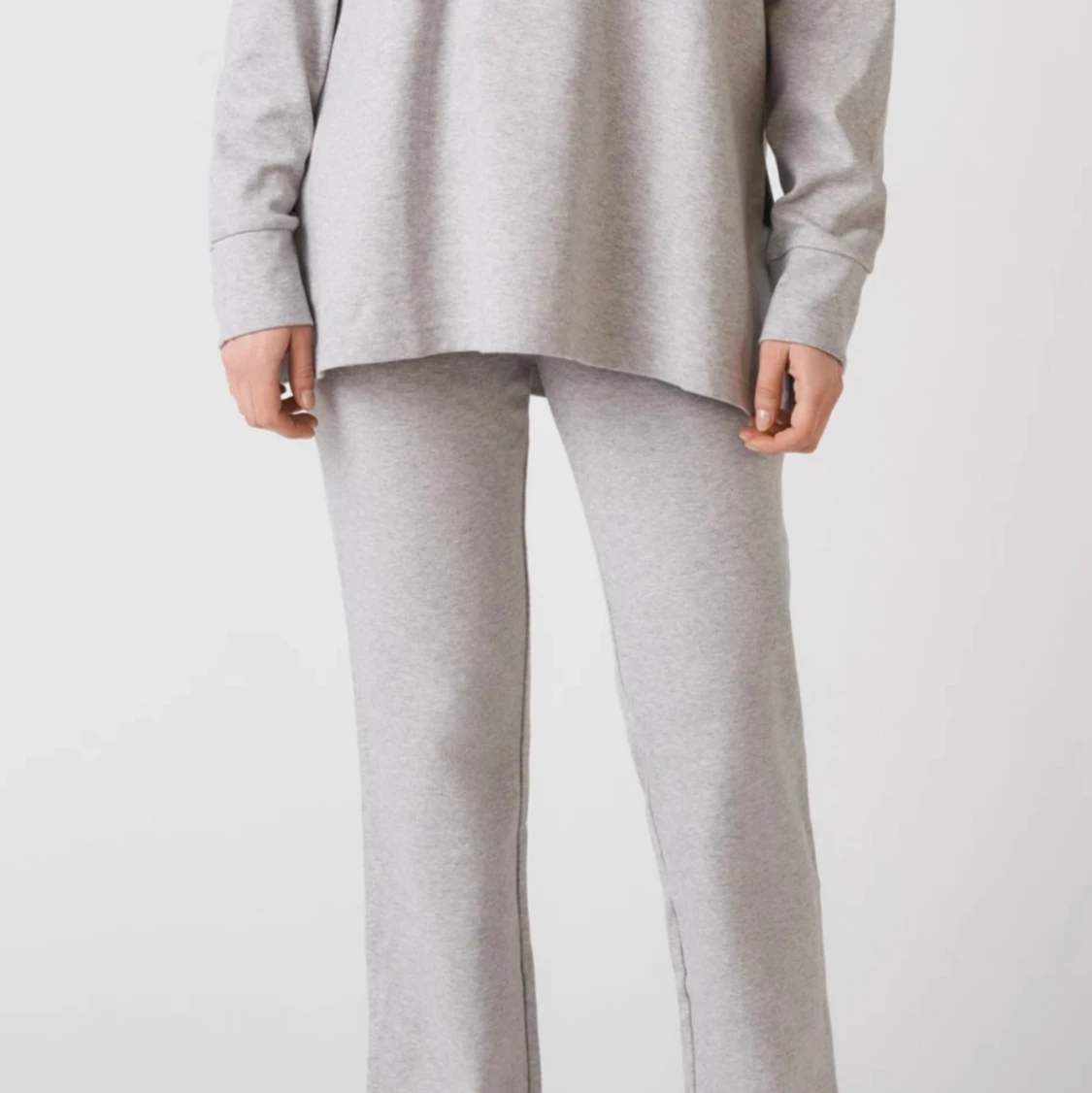 Mjukisbyxor/loungebyxa med utsvängda ben - 90