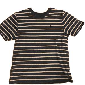 Polo T-shirt  Storlek xs  Pris 99kr Fraktar eller möts upp i Gbg 
