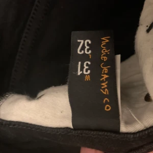 Nudies jeans svarta - Nudies jeans grim tim model “skinny” Storlek: 31x32 Färg: washed black