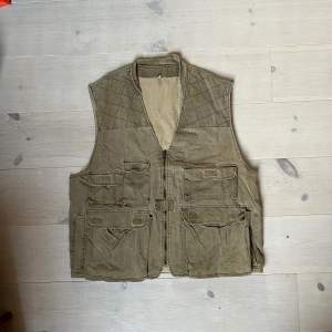 vintage fisherman vest. fits like an xl