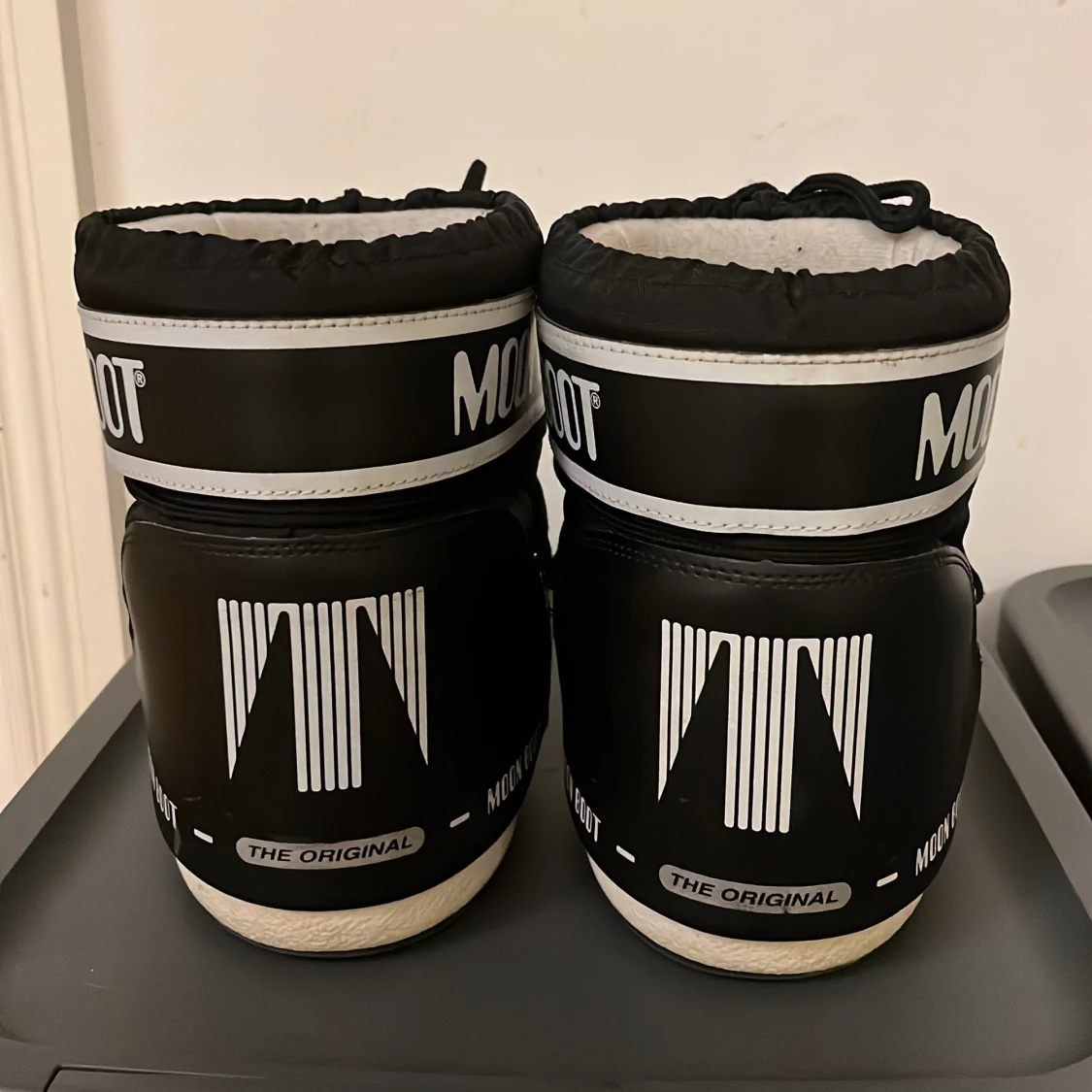 Moon boots svarta låga strl 36/38 - 90